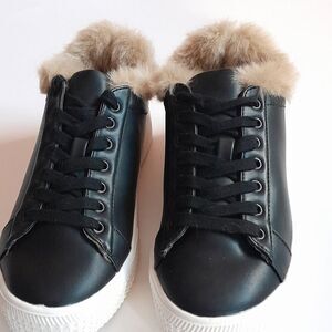 Steve Madden Jordy Women Black Faux Fur Trim Lining Fashion Sneaker Size 7.0